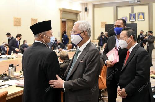 DATUK SERI ISMAIL SABRI YAAKOB