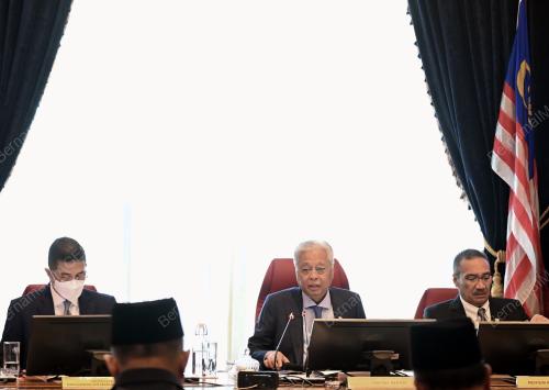 DATUK SERI ISMAIL SABRI YAAKOB