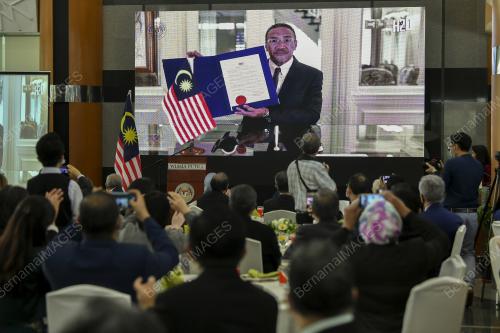 DATUK SERI HISHAMMUDDIN TUN HUSSEIN