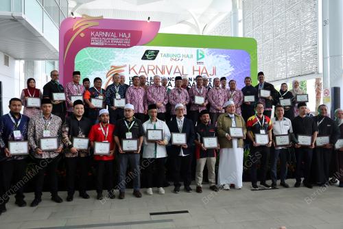 DATUK DR MOHD NA'IM MOKHTAR