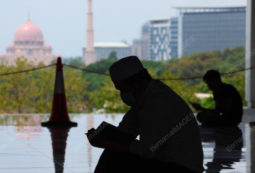 MEMBACA AL-QURAN PADA BULAN RAMADAN