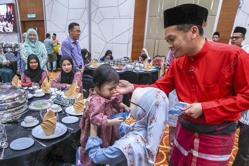 NIK NAZMI NIK AHMAD