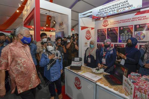 DATUK SERI ISMAIL SABRI YAAKOB