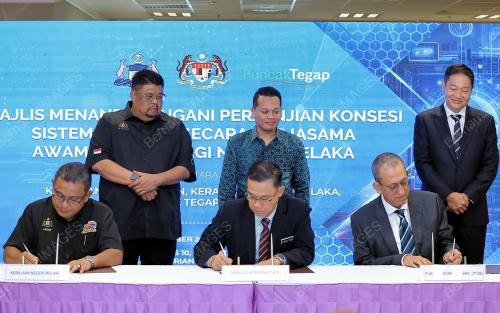NIIK NAZMI NIK AHMAD