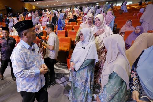 DATUK DR MOHD NA'IM MOKHTAR