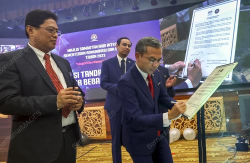 FAHMI FADZIL