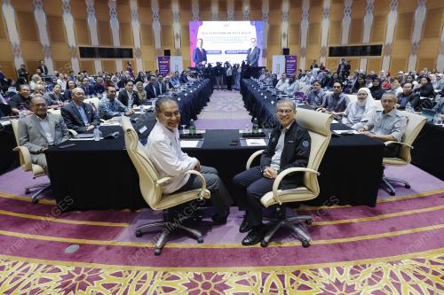 DATUK SERI DR DZULKEFLY AHMAD