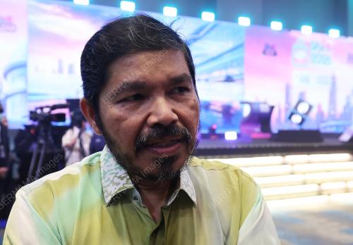 DATUK SERI DR MOHD UZIR MAHIDIN