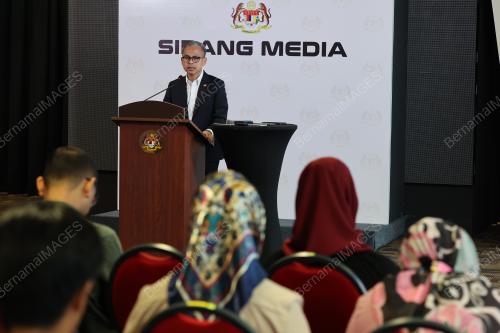 FAHMI FADZIL