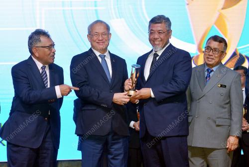 PTJ20_08122016_ANUGERAH