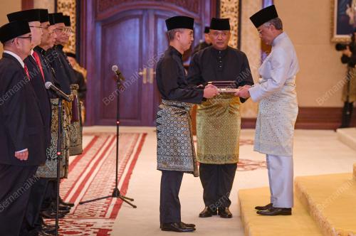 AL-SULTAN ABDULLAH RI'AYATUDDIN AL - MUSTAFA BILLAH SHAH