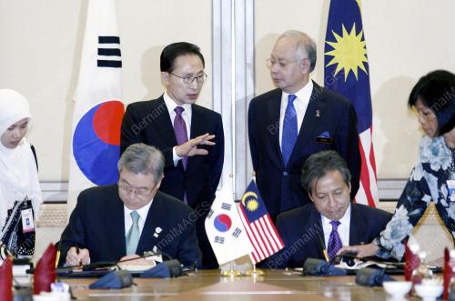 MOHD NAJIB TUN ABDUL RAZAK