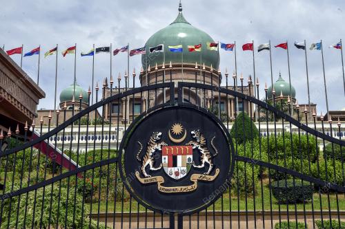 BANGUNAN PERDANA PUTRA