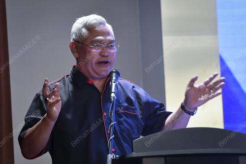 TAN SRI NOH OMAR