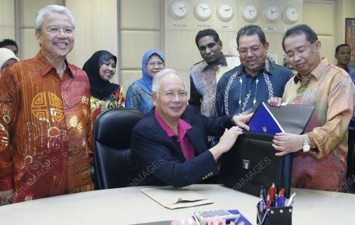 MOHD NAJIB TUN ABDUL RAZAK
