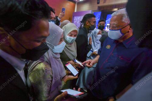 DATUK SERI ISMAIL SABRI YAAKOB