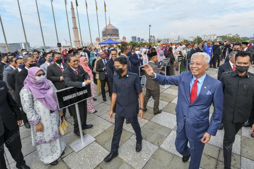 DATUK SERI ISMAIL SABRI YAAKOB