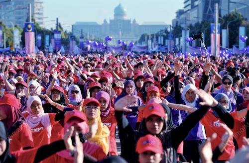 PTJ20_17032013_PURPLE_WALK
