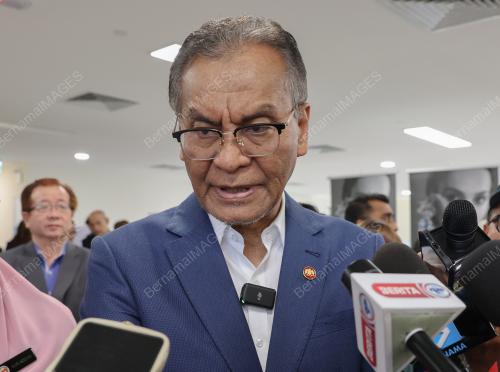 DATUK SERI DR DZULKEFLY AHMAD