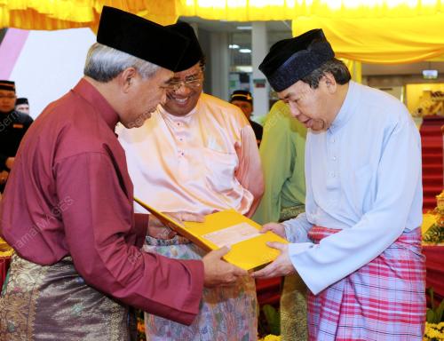 SULTAN SHARAFUDDIN IDRIS SHAH