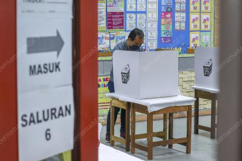 PENGUNDI MUDA 18 TAHUN