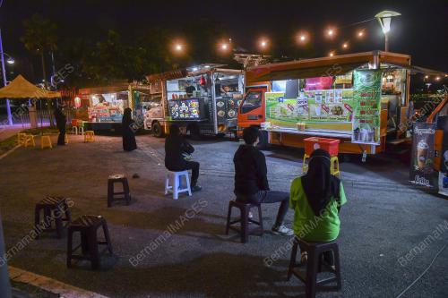 PKP 2.0 PERNIAGAAN MAKANAN BEROPERASI SEHINGGA 10 MALAM
