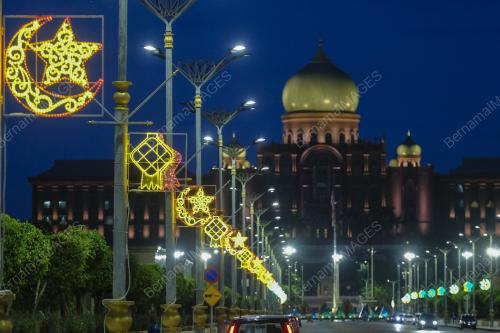 LAMPU HIASAN AIDIL FITRI HIASI MALAM PUTRAJAYA