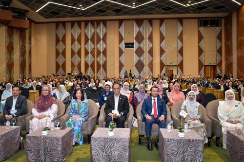 DATUK SERI DR DZULKEFLY AHMAD