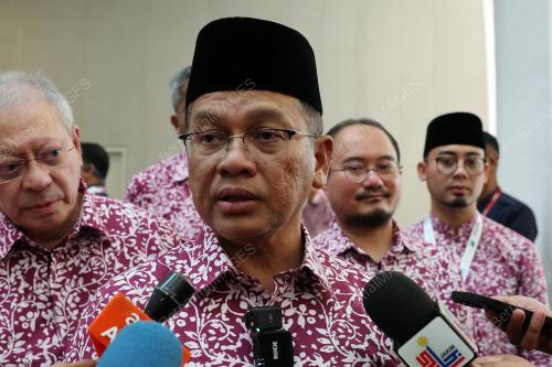 DATUK DR MOHD NA'IM MOKHTAR