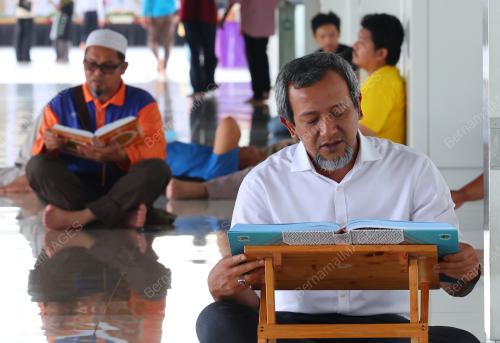 MEMBACA AL-QURAN PADA BULAN RAMADAN