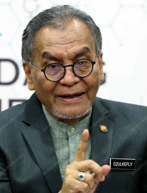 DATUK SERI DR DZULKEFLY AHMAD