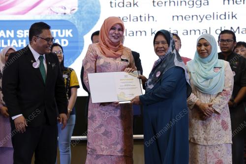 DATUK SERI RINA HARUN