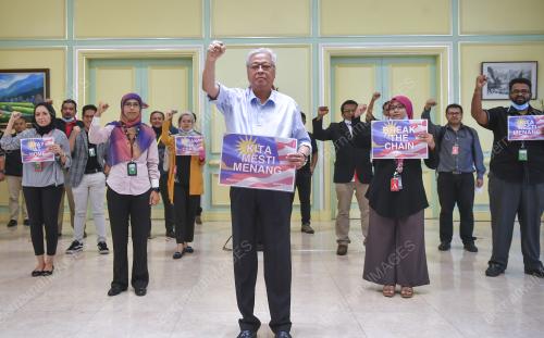 DATUK SERI ISMAIL SABRI YAAKOB