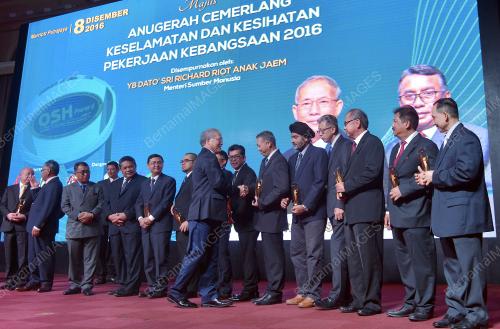 PTJ21_08122016_ANUGERAH