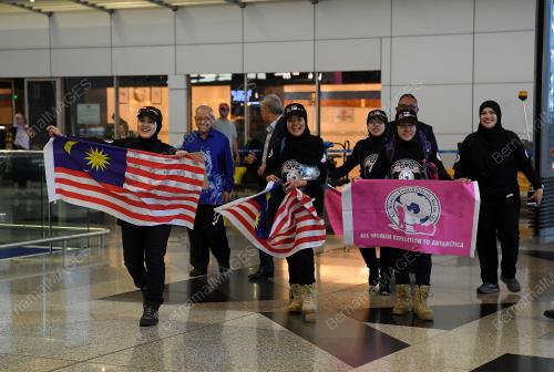 ALL WOMEN'S EXPEDITION TO ANTARTIKA (AWETA)