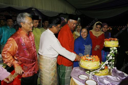 MOHD NAJIB TUN ABDUL RAZAK