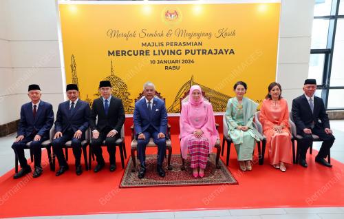 AL-SULTAN ABDULLAH RIÃ•AYATUDDIN AL-MUSTAFA BILLAH SHAH