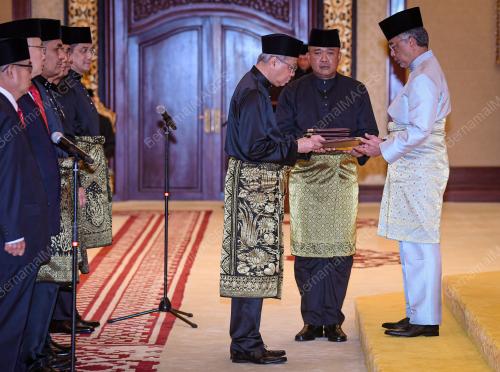 AL- SULTAN ABDULLAH RI'AYATUDDIN AL - MUSTAFA BILLAH SHAH