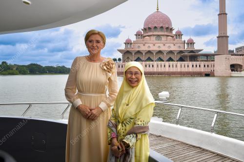 DATUK SERI DR WAN AZIZAH WAN ISMAIL