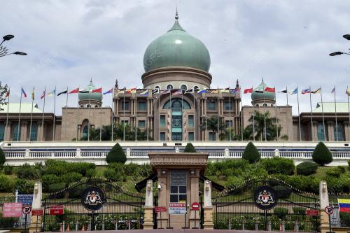 BANGUNAN PERDANA PUTRA
