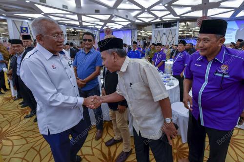 DATUK SERI MAHDZIR KHALID