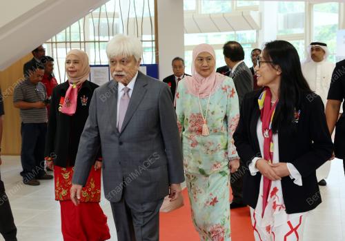 TUANKU MUHRIZ TUANKU MUNAWIR