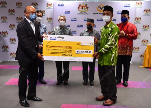 DATUK SERI TUAN IBRAHIM TUAN MAN