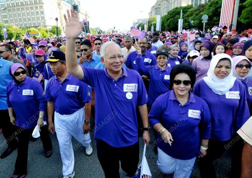 PTJ21_17032013_PURPLE_WALK