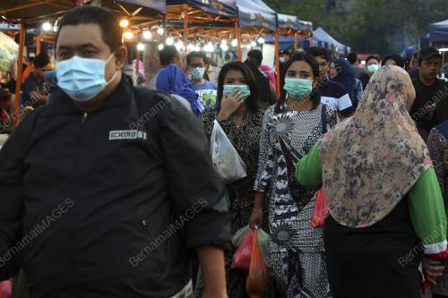 ORANG RAMAI MEMBELI BEKALAN MAKANAN