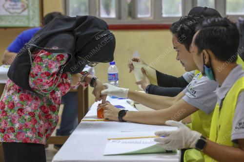 PENGUNDI MUDA 18 TAHUN