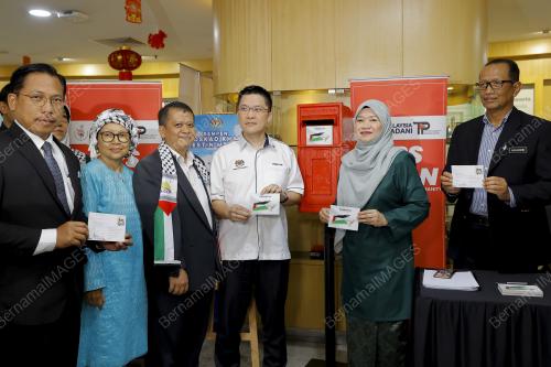 FADHLINA SIDEK