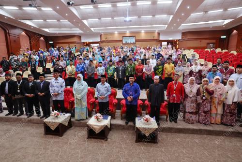 DATUK DR MOHD NA'IM MOKHTAR