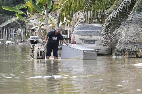 BANJIR MELEBIHI PARAS KEPALA