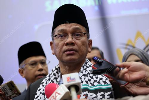 DATUK DR MOHD NA'IM MOKHTAR